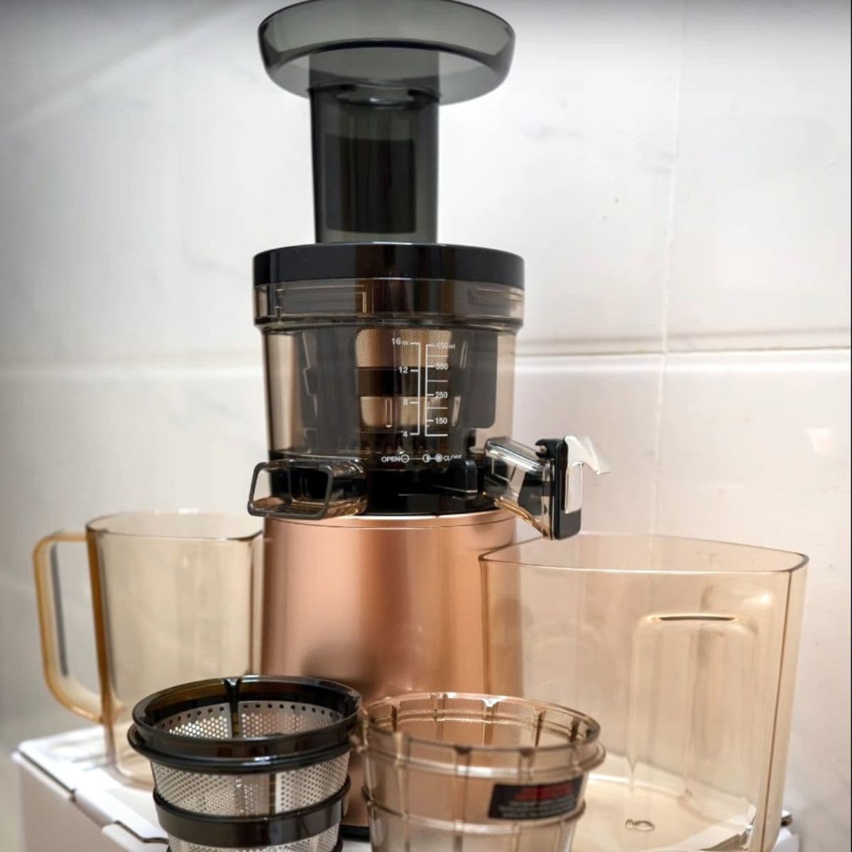 Hurom cold press juicer with all parts