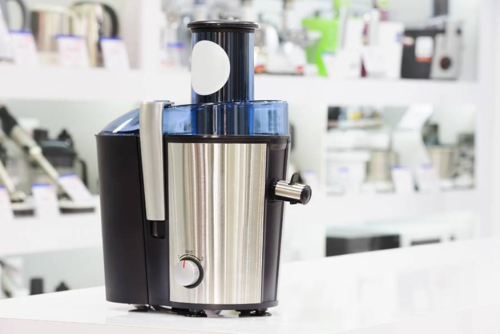 Centrifugal juicer in the store
